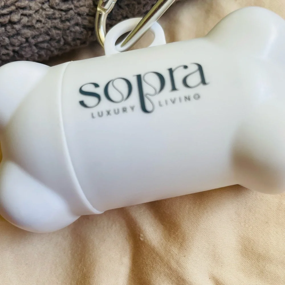 Sopra Luxury Living Navy Can Cooler with White bone bag dispenser Keychain